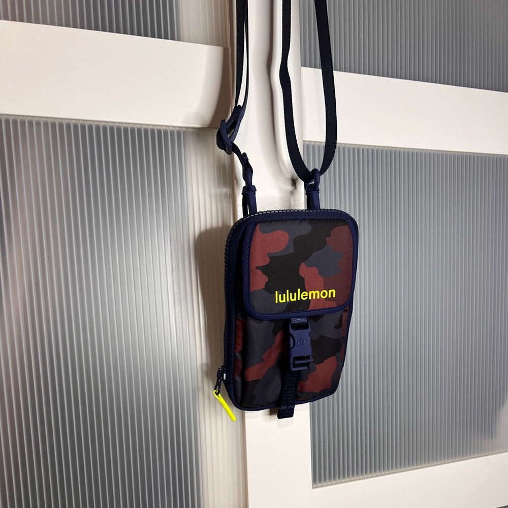 Lululemon zip-top crossbody bag